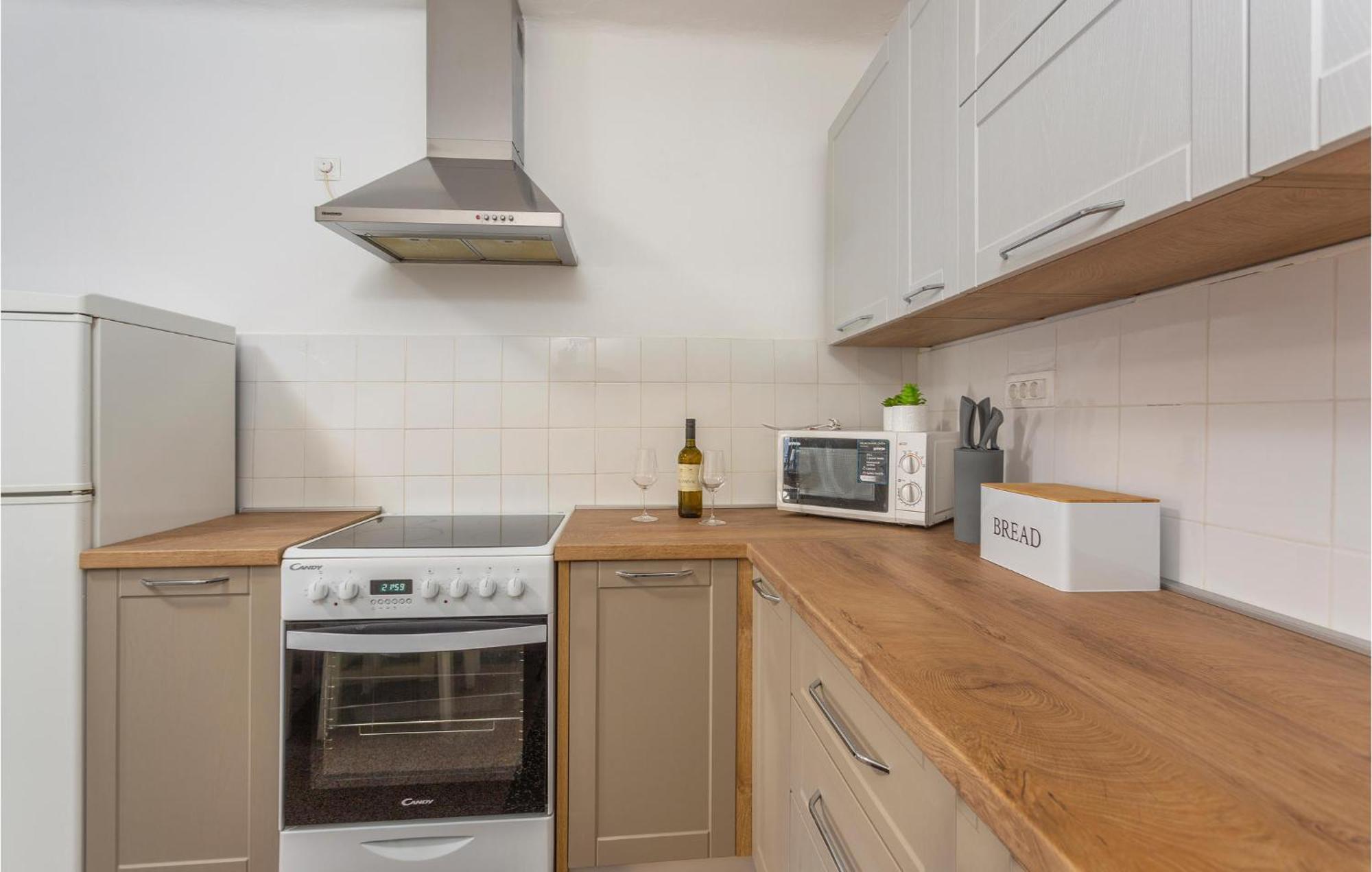 Cozy Home In Omisalj With Kitchen Eksteriør billede