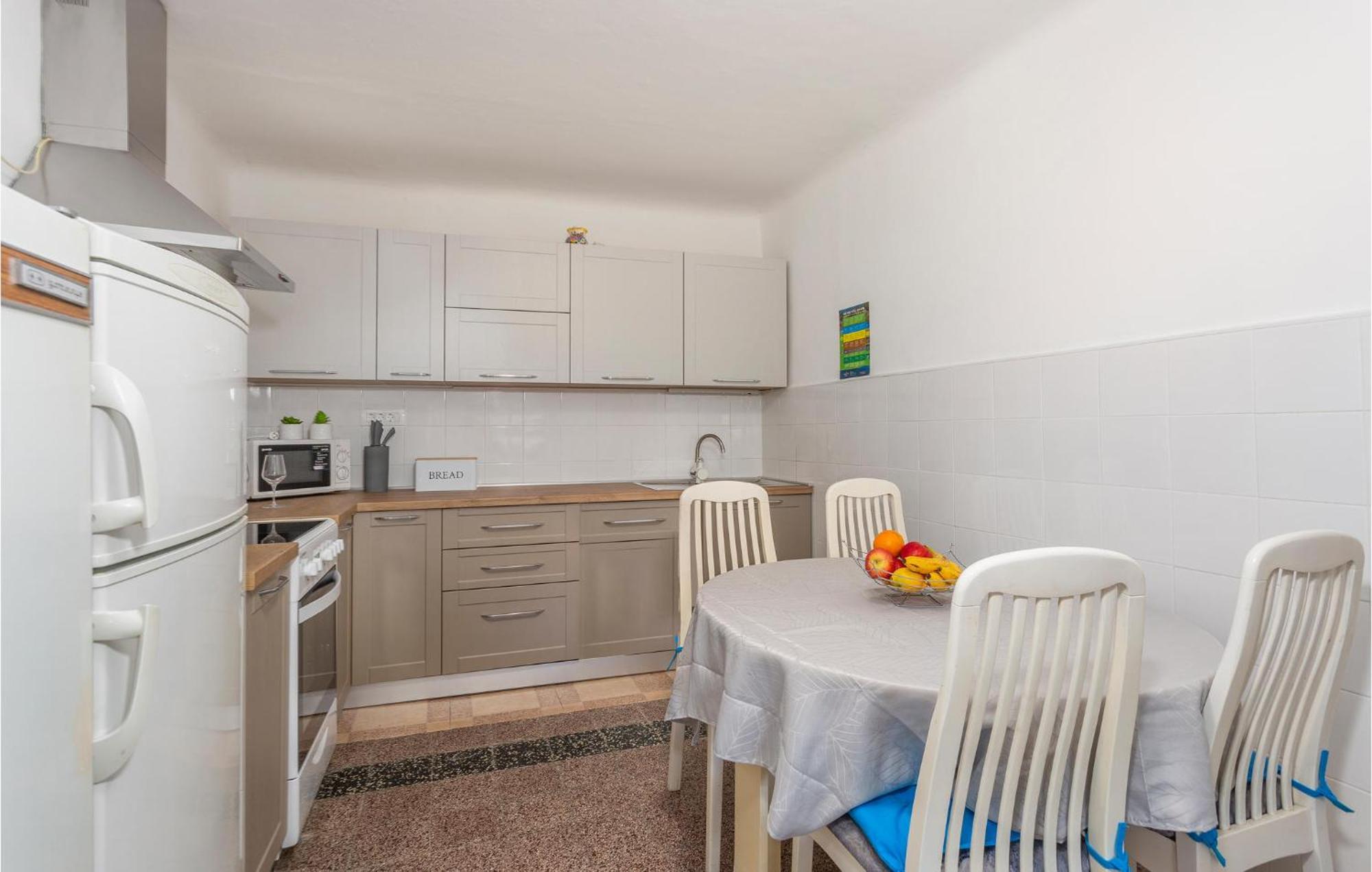 Cozy Home In Omisalj With Kitchen Eksteriør billede